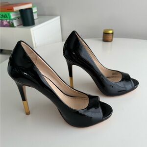 Pour La Victoire Heels